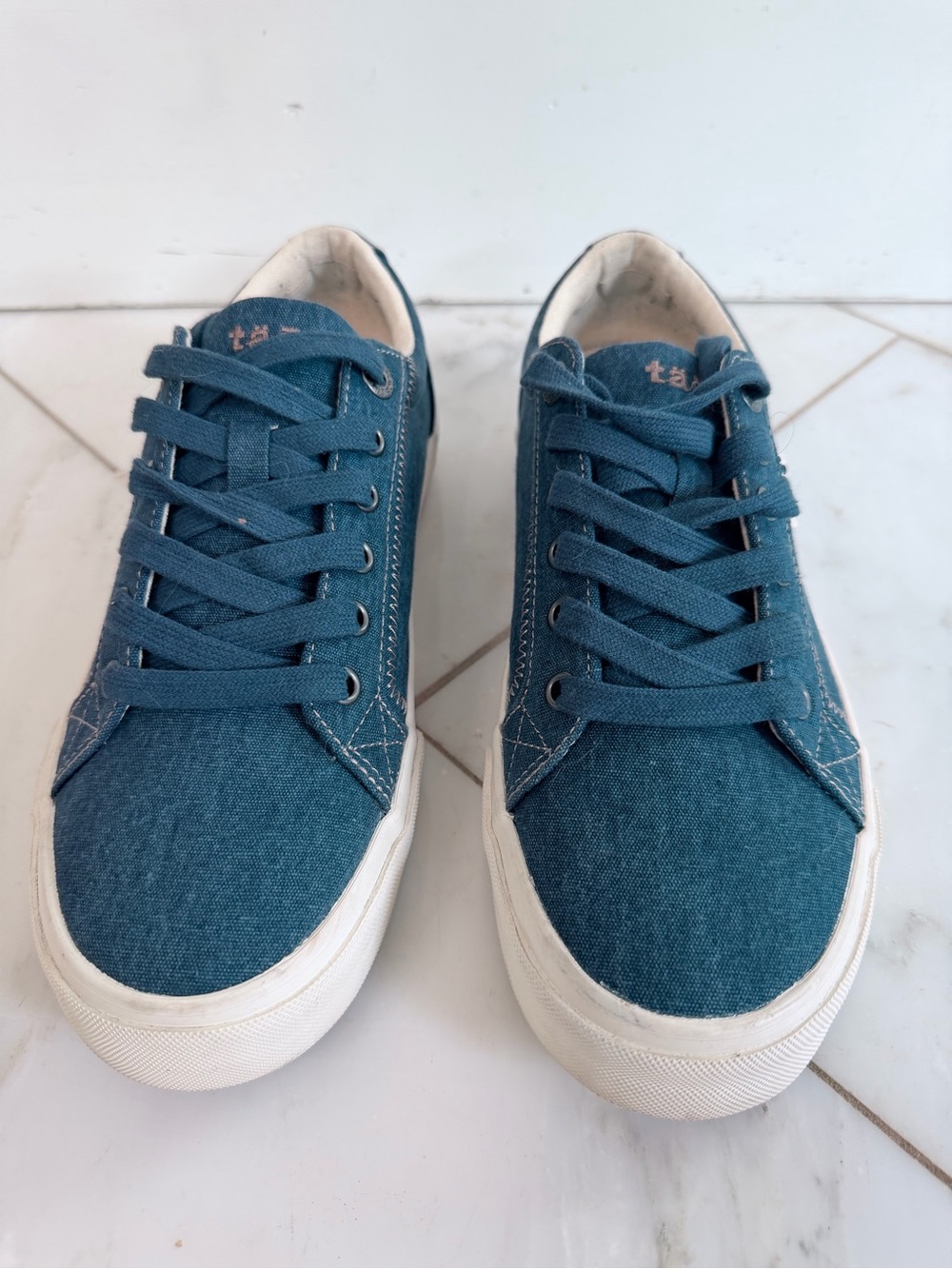 Taos Shoes Women’s 8.5 Denim Dark Blue Color Sneakers comfort walking support - Picture 8 of 9